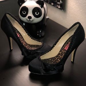 Betsey Johnson Black Satin Pumps
